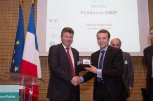 Remise médaille Prix Pierre Potier Patrick Verlhac et Emmanuel Macron